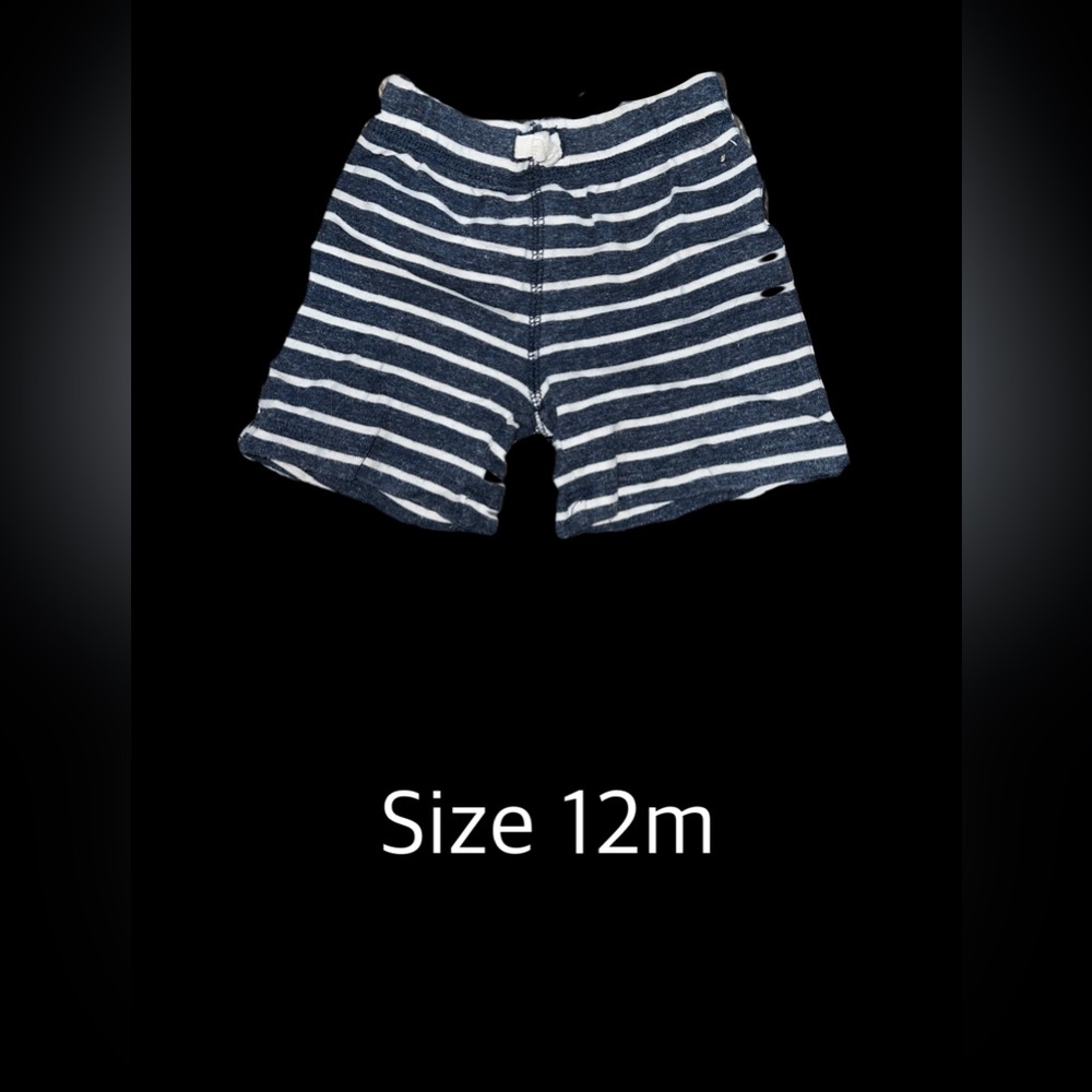 Boys shorts size 12m